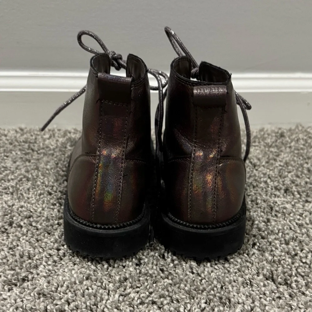 Girls Old Navy Iridescent Lace-Up Boots, size 2